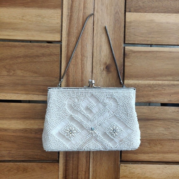 Vintage 1970’s Handbag Clutch White Beaded Chain Small. - Picture 2 of 6